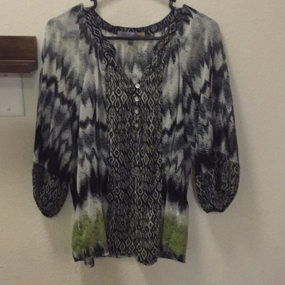 Patterned flowy blouse